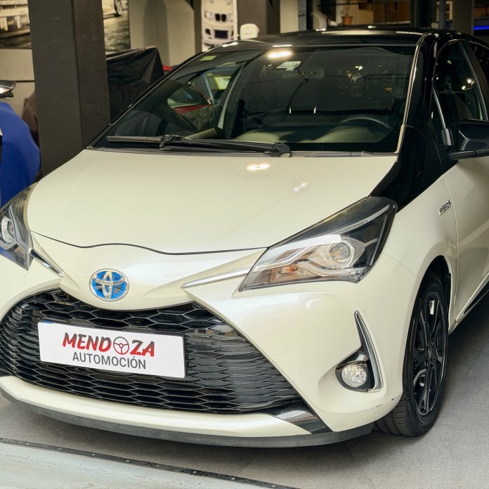 TOYOTA YARIS HYBRID 20 ANIVERSARIO