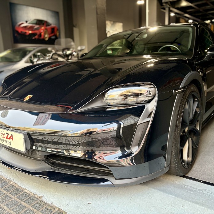 PORSCHE TAYCAN 4 CROSS